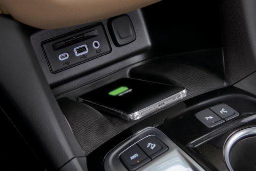 2022 Chevrolet Equinox Photography: Wireless Charging